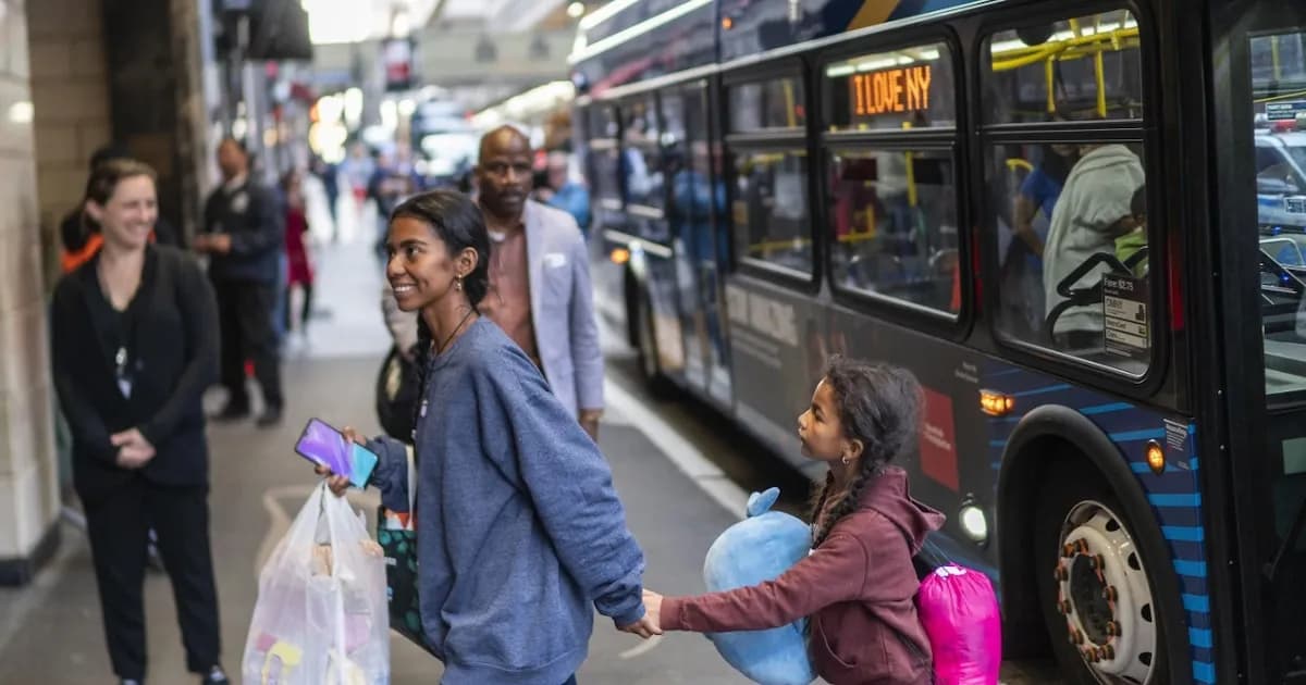 Aumento en el precio de combustibles promueve el uso del transporte público en EE.UU.