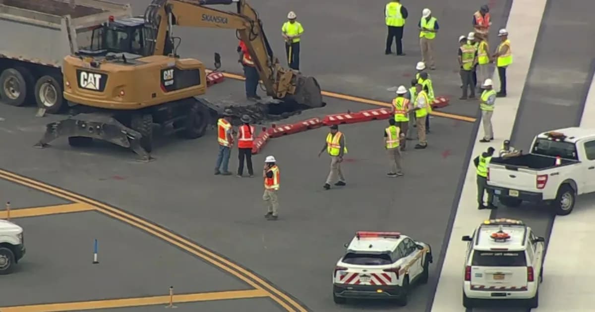 Cierre de pista en LaGuardia por un socavón genera caos en el tráfico aéreo de Nueva York