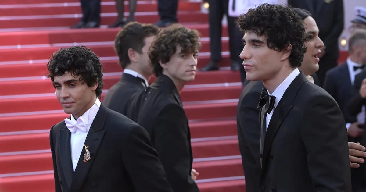 Éxito en Cannes: Los Javis se consagran con el galardón a Mejor Dirección por 'La Bola Negra'