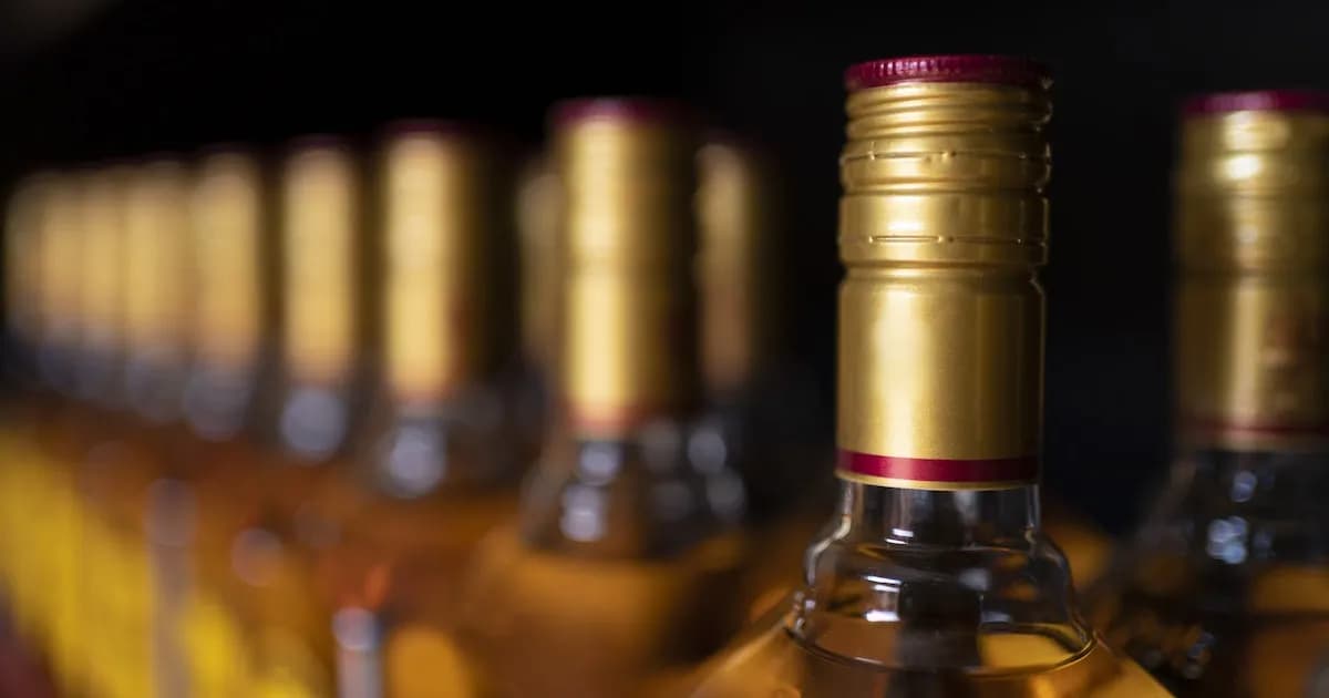 El Salvador aprueba reforma fiscal que aumenta impuestos y controla sector de bebidas alcohólicas