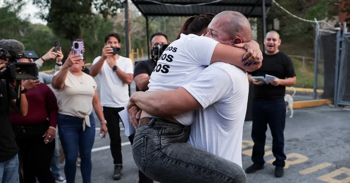 Más de 100 prisioneros políticos liberados en Venezuela, pero persisten quejas sobre el proceso