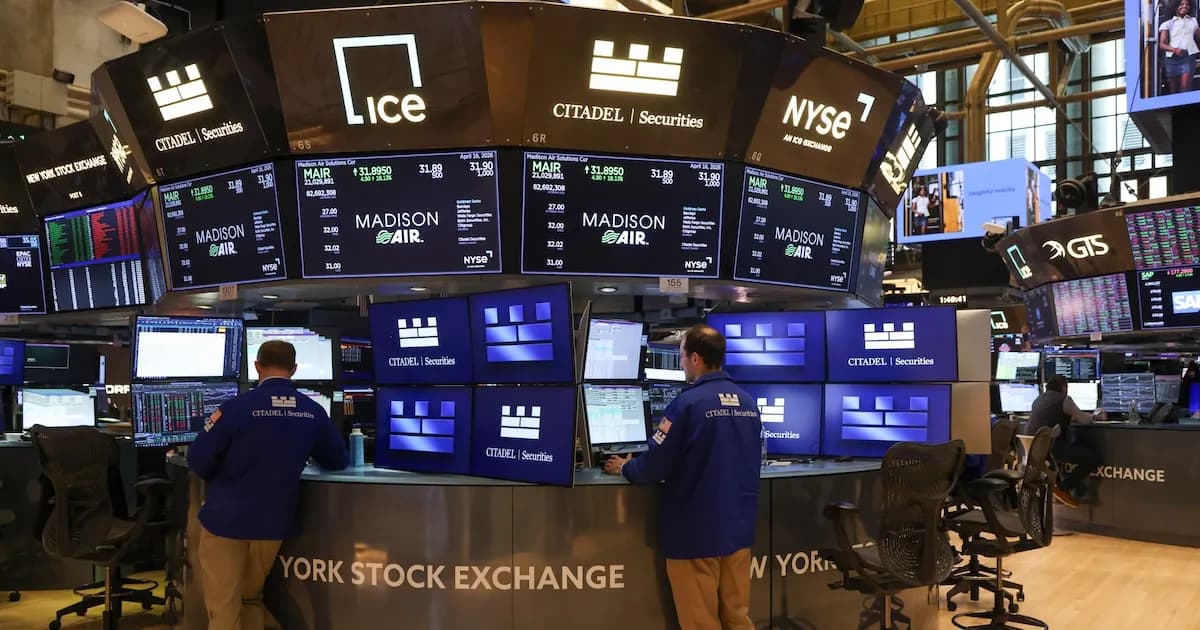 Wall Street marca nuevos máximos tras caída del petróleo y resultados empresariales positivos