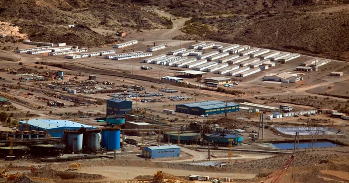 La inversión en Argentina se desploma un 11,4% en abril por crisis industrial y altos costos