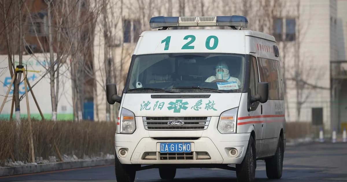 Tragedia en China: trece fallecidos en choque entre furgoneta y camión