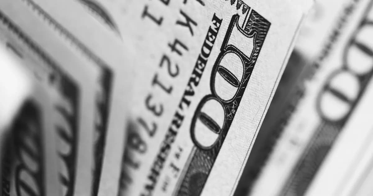 El dólar oficial continúa su ascenso y supera los $1.400, aunque aún registra caída anual