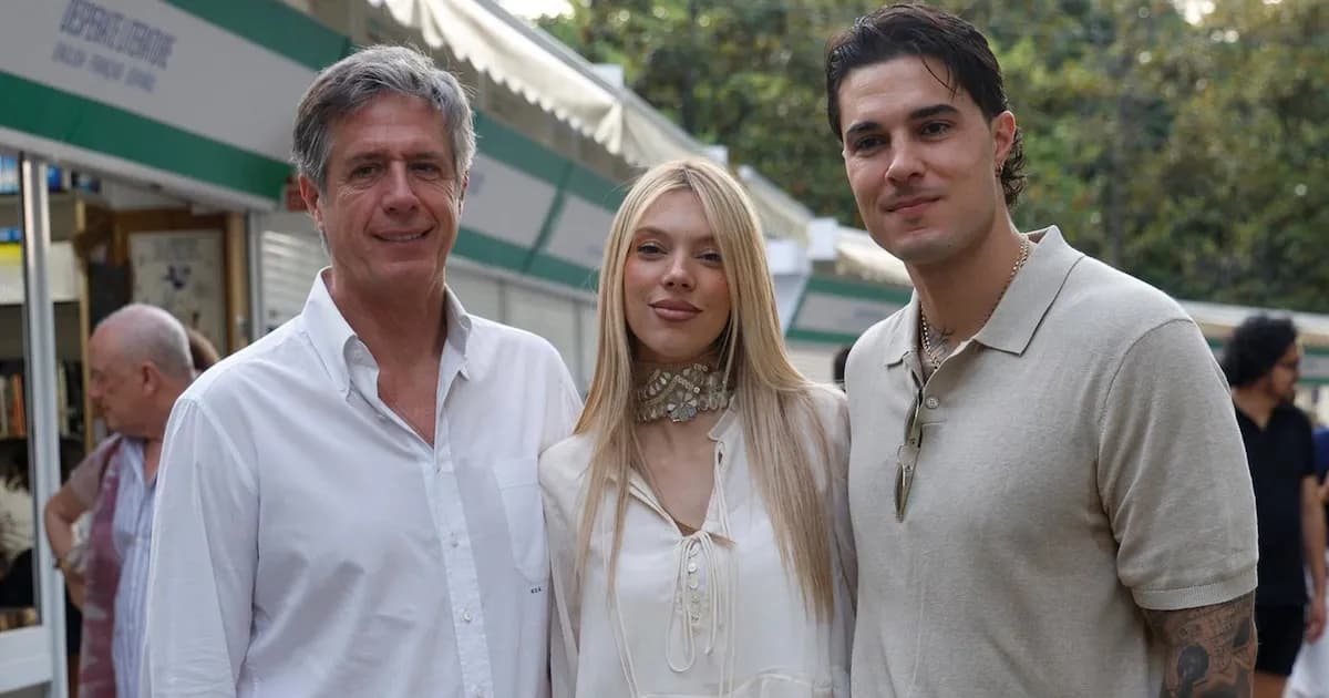 Alejandra Rubio brilla en la Feria del Libro con el apoyo de su familia y la llegada de su hija