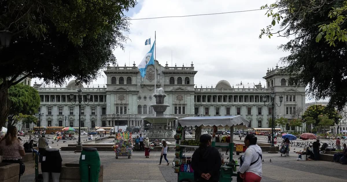 Escena politica: El juez Fredy Orellana habría  anulado la orden de captura contra el expresidente guatemalteco Jorge Serrano Elías