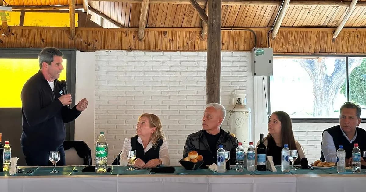 Sergio Uñac reúne a su equipo en San Juan antes de su gira nacional sin confrontar a Kicillof