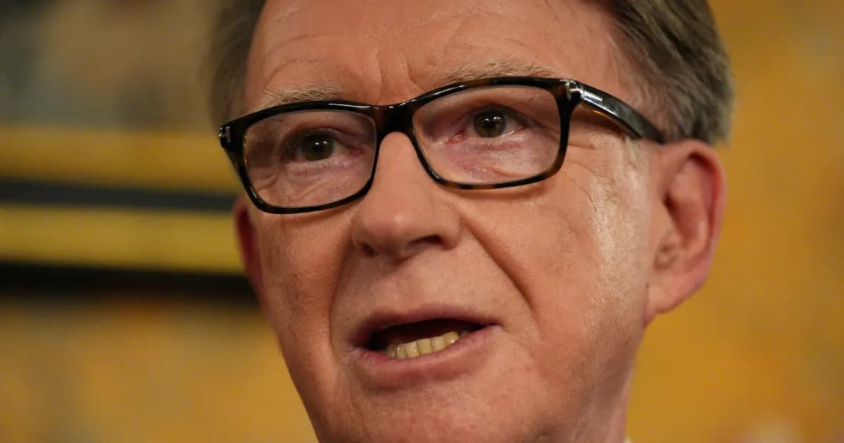Alertan sobre posible fuga de Peter Mandelson tras su arresto en Londres