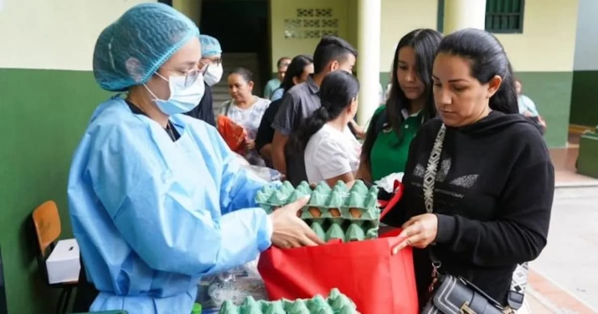 Gobierno de Petro asegura alimentación escolar durante inundaciones en Colombia
