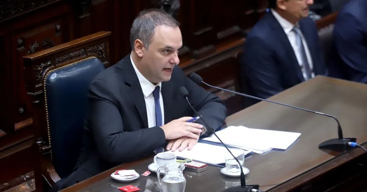 Manuel Adorni reporta ingresos exentos de Ganancias que superan seis veces su salario oficial