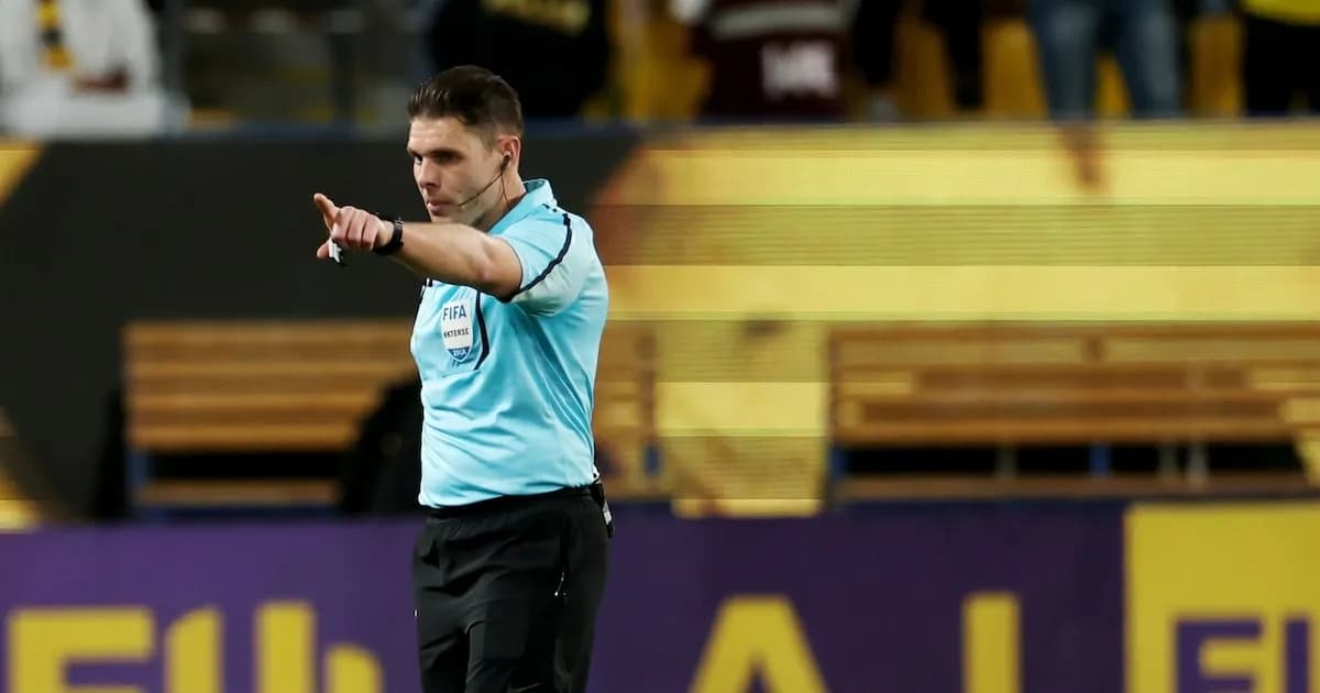 Controversia en el Mundial: árbitro del VAR podría ser apartado por gesto polémico