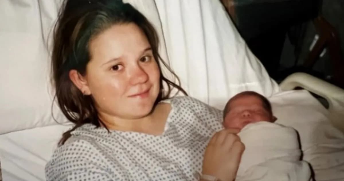 Una madre se reencuentra con su hijo tras 20 años de adopción en un hospital