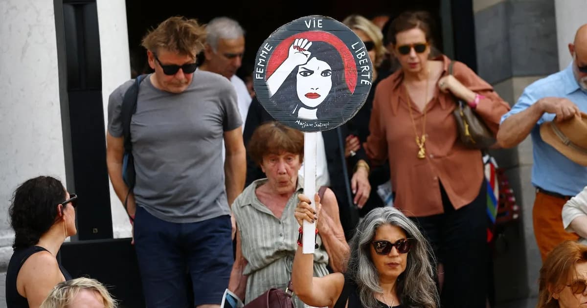 Emotivo homenaje a Marjane Satrapi en París: un legado que perdura