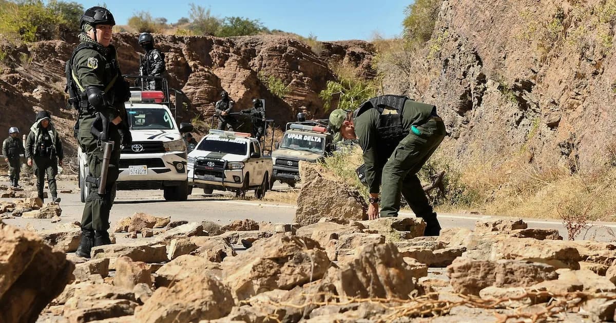Bolivia inicia la liberación de rutas bloqueadas tras semanas de protestas