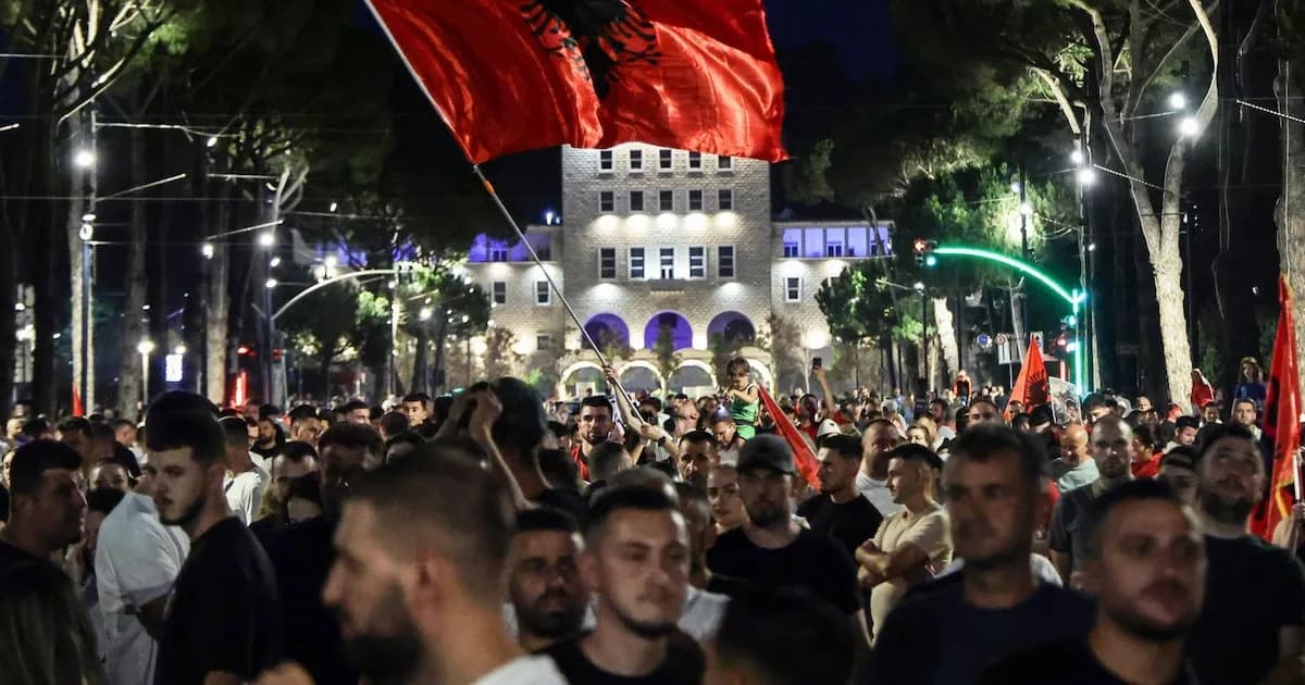 Miles de albaneses protagonizan en Tirana la mayor concentración contra el proyecto de Jared Kushner