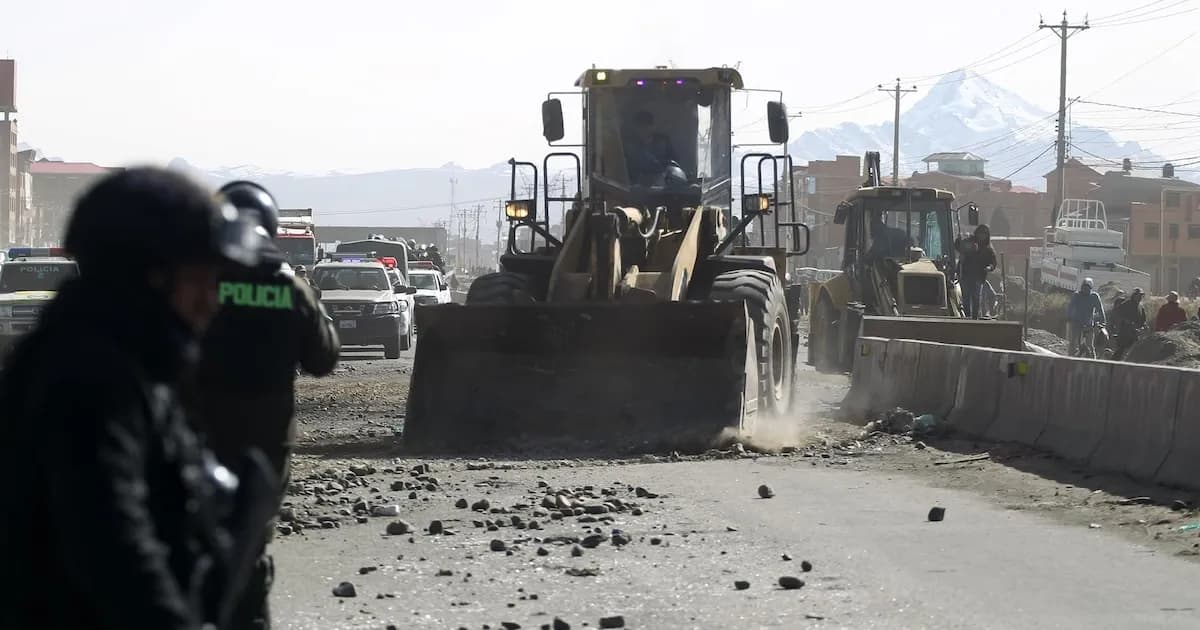 Persisten 27 bloqueos en Bolivia a pesar del estado de excepción declarado por el Gobierno