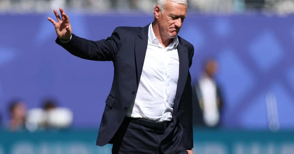Didier Deschamps regresa a Francia tras la muerte de su madre y se pierde el partido ante Noruega