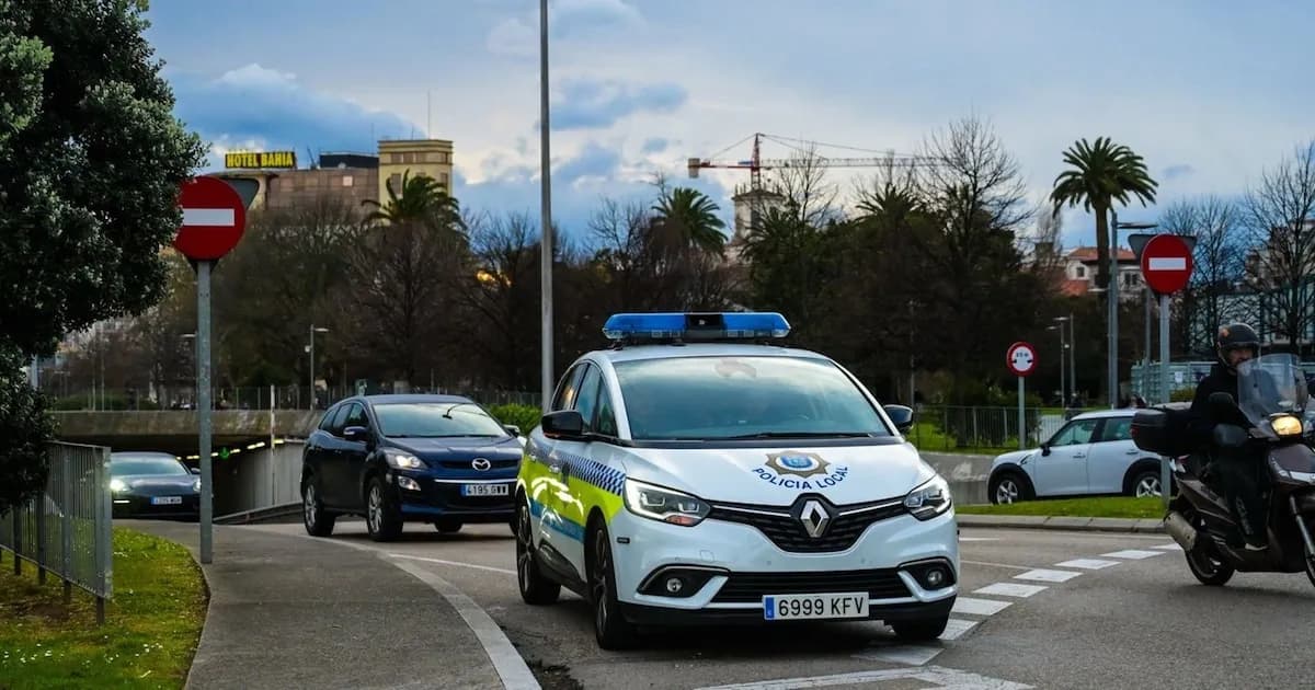 Joven sin licencia y ebrio causa accidente en terraza de un bar en Santander