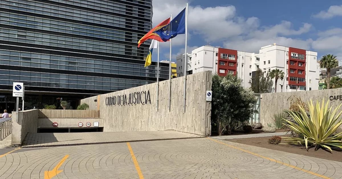 Despedido por abuso en pausas y uso de redes sociales durante el trabajo
