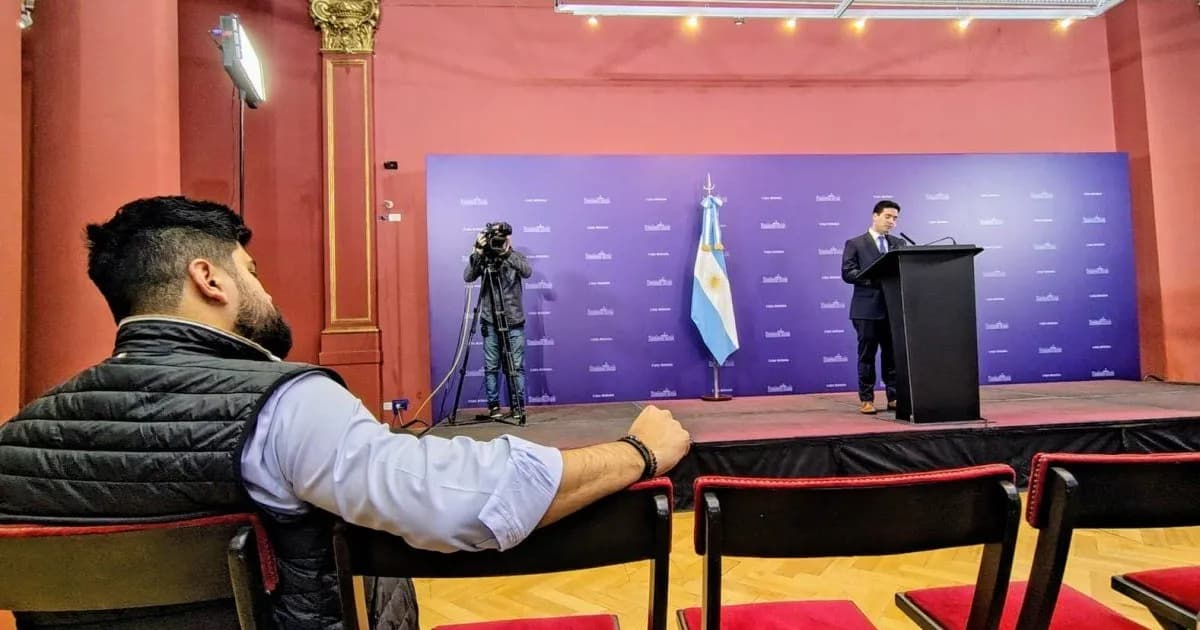 Adrián Ravier asume como vocero presidencial y marca un cambio en la comunicación del Gobierno