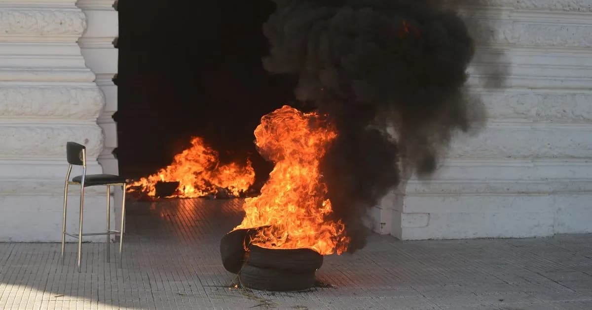 Violencia en La Plata: 22 detenidos tras disturbios en la Municipalidad