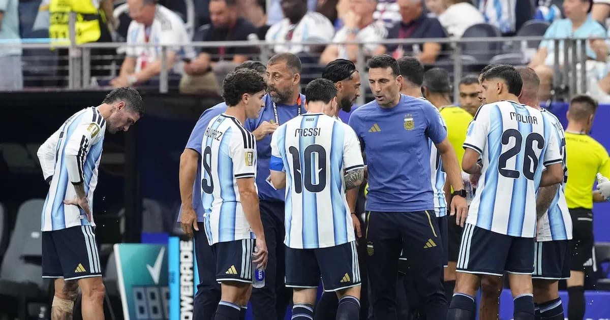 Scaloni decide que Messi comenzará en el banco ante Jordania en el Mundial