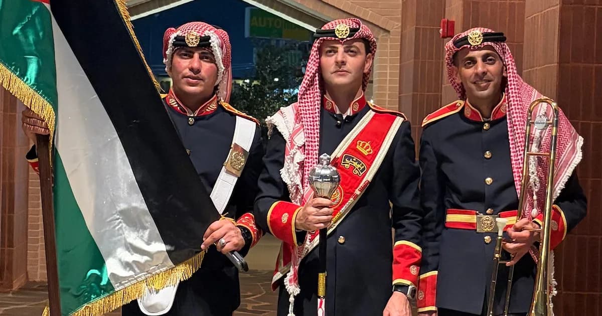El encuentro entre la banda militar jordana y el fútbol argentino en Dallas
