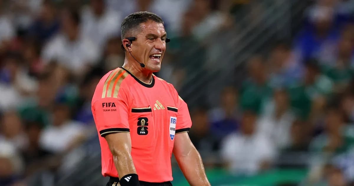 István Kovács: El árbitro de carácter firme para el partido Argentina-Jordania