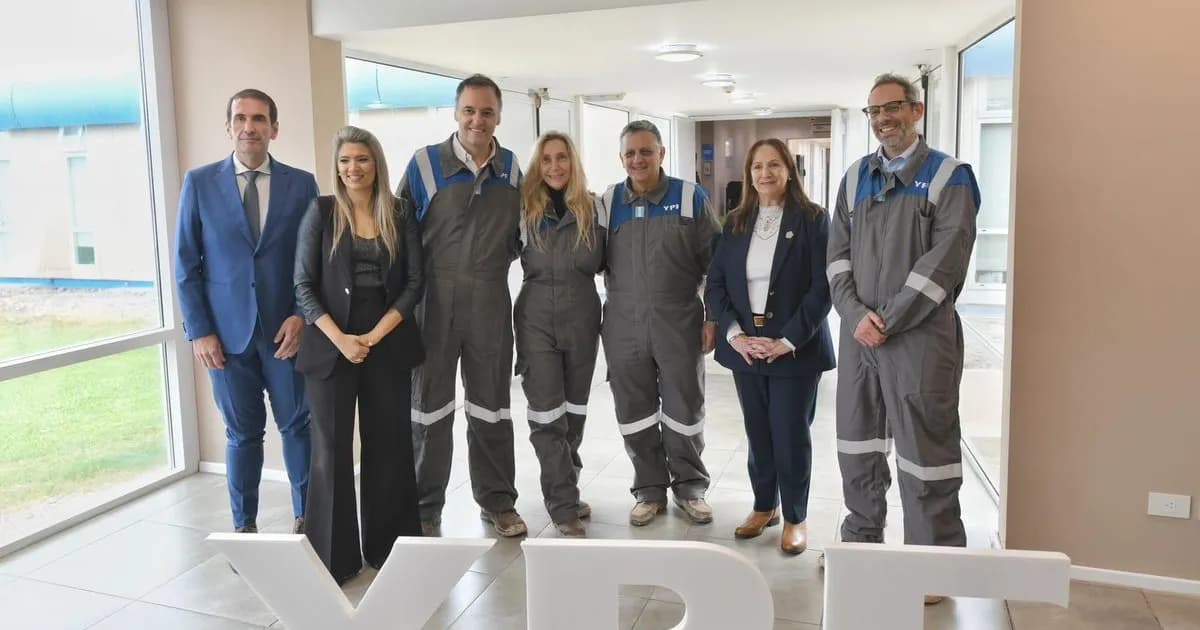 La renuncia de Manuel Adorni genera incertidumbre en YPF: Javier Milei debe decidir su futuro