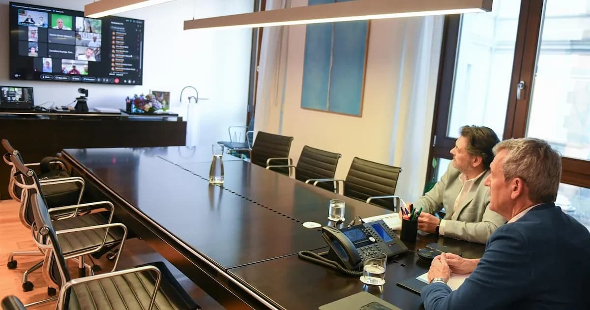 Rueda se reúne con centros gallegos en Venezuela y llama a la cautela ante la crisis