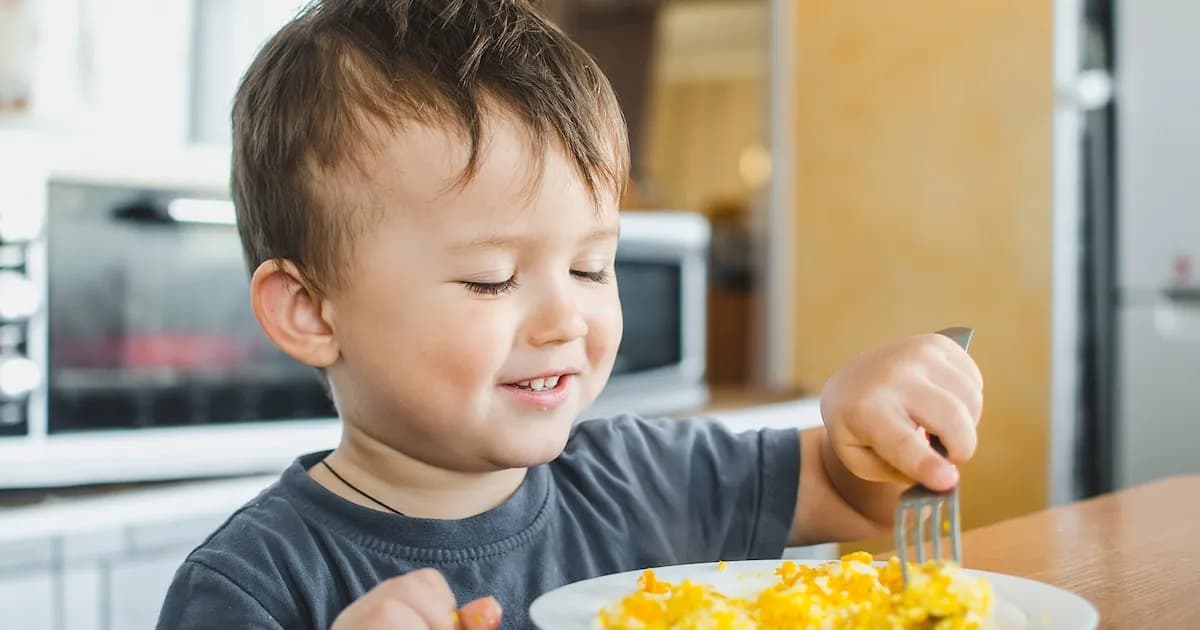 Impacto de la alimentación infantil en la salud cerebral y hábitos alimentarios futuros