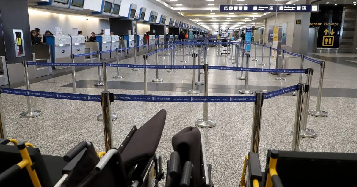 Controladores aéreos levantan paro y vuelos volverán a la normalidad