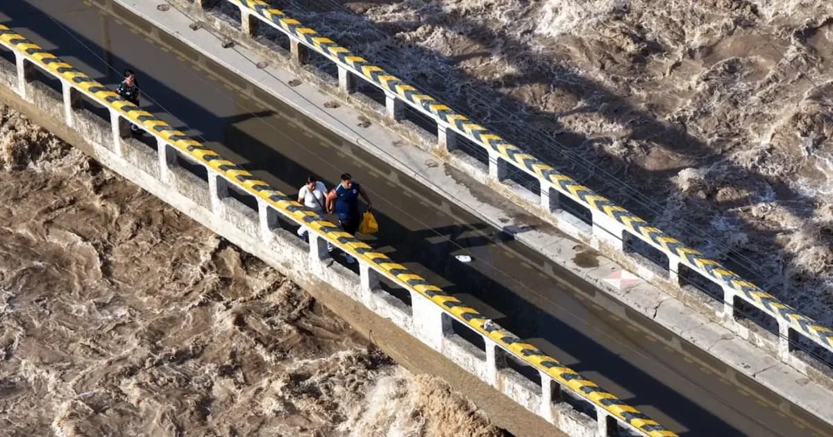 Cierre del puente Caracol en Chosica por crecida del río Rímac