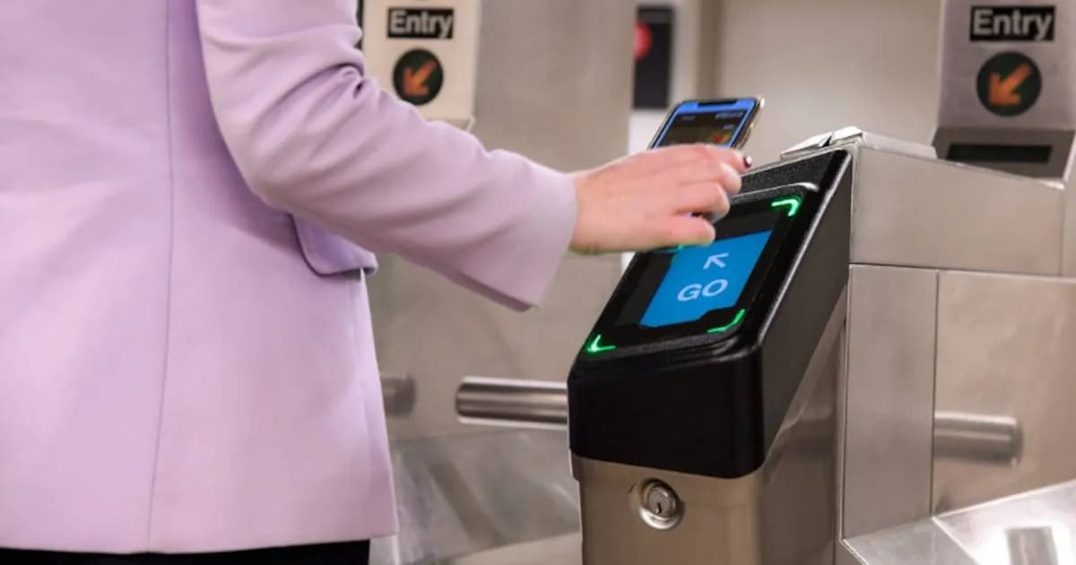 Nueva York incrementa beneficios en transporte público para 1,3 millones de residentes