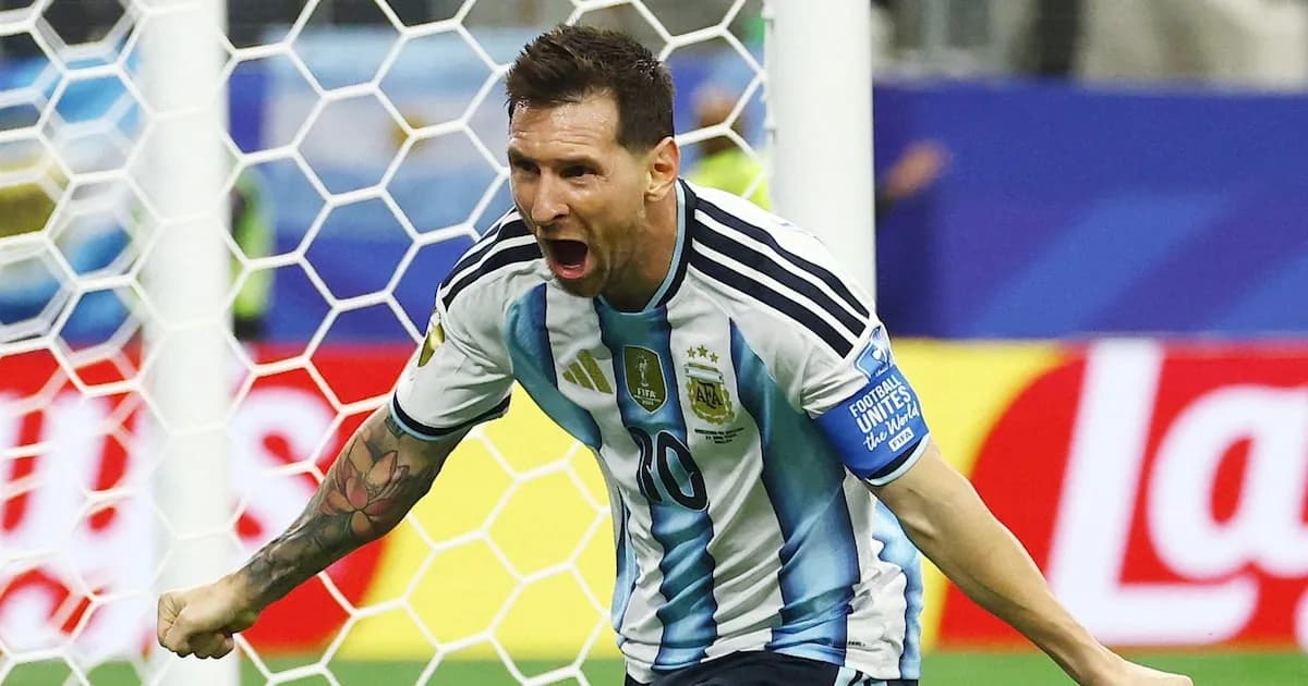 Escritores Reflexionan sobre la Pasión y las Irónicas Realidades del Mundial