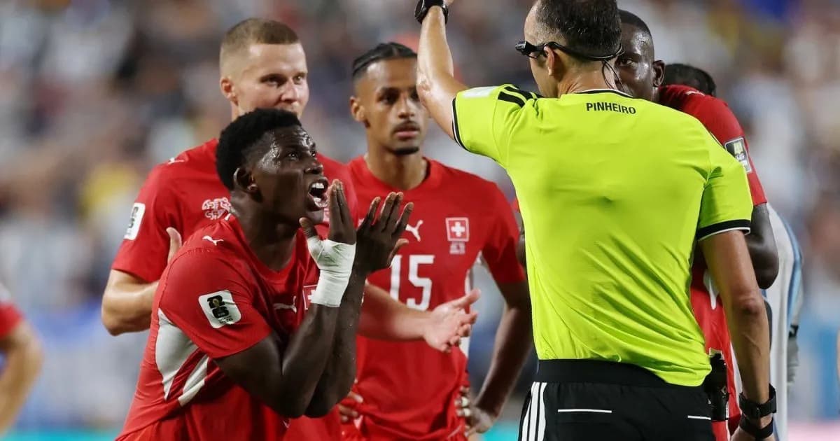 La prensa suiza elogia a su selección, pero critica a Embolo por la expulsión