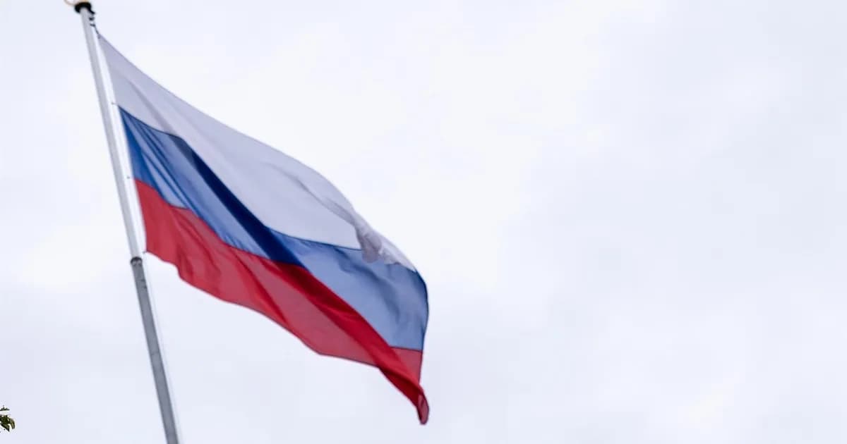 Rusia protesta ante Finlandia por la quema de su bandera en Helsinki