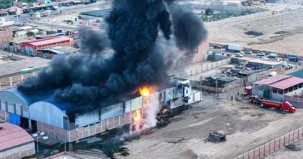 Incendio devastador en Tacna: explosiones complican la labor de los bomberos