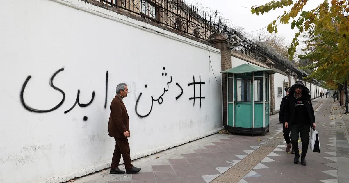 El Reino Unido ordenó retirar a todo el personal de su embajada en Irán por "la situación de seguridad"