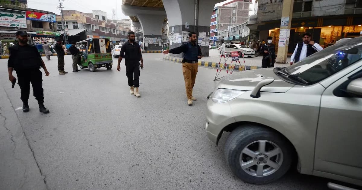 Talibanes paquistaníes inician campaña de atentados en respuesta a bombardeos