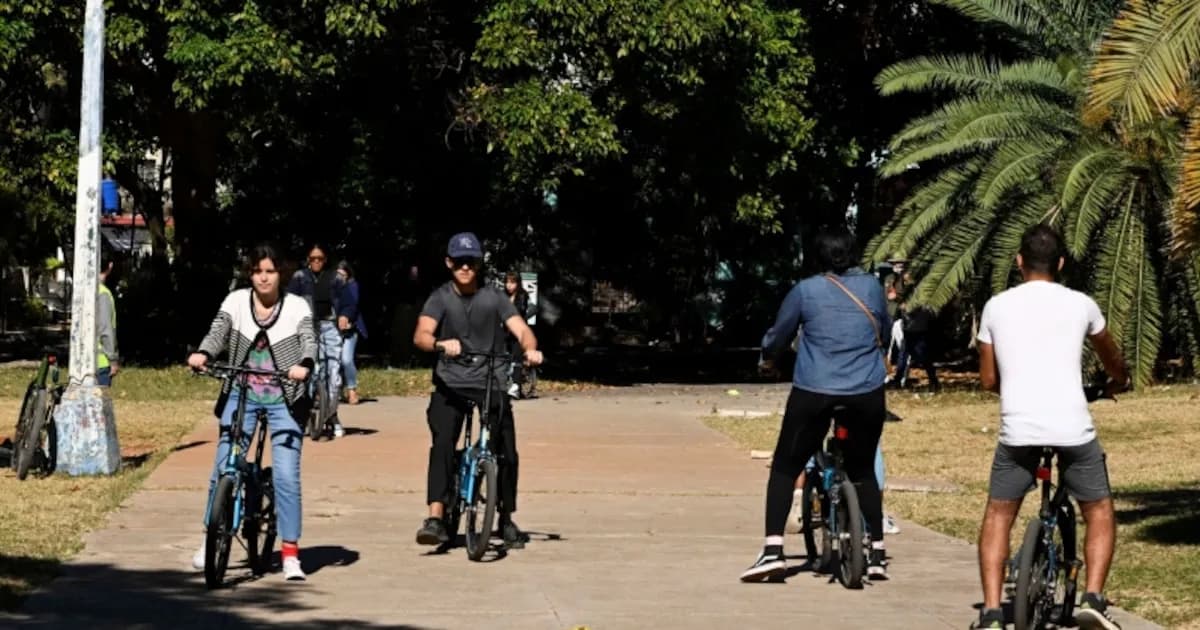 La bicicleta se convierte en una solución vital en La Habana ante la crisis energética
