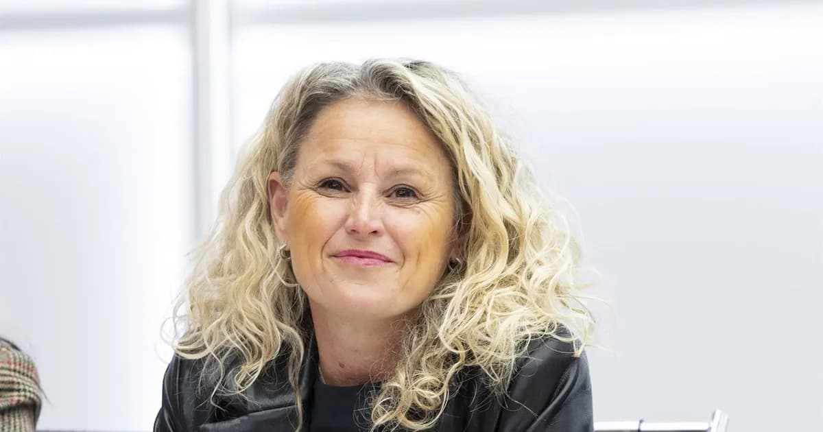 El PSOE critica a Feijóo por su pedido de regreso del rey emérito tras los documentos del 23F