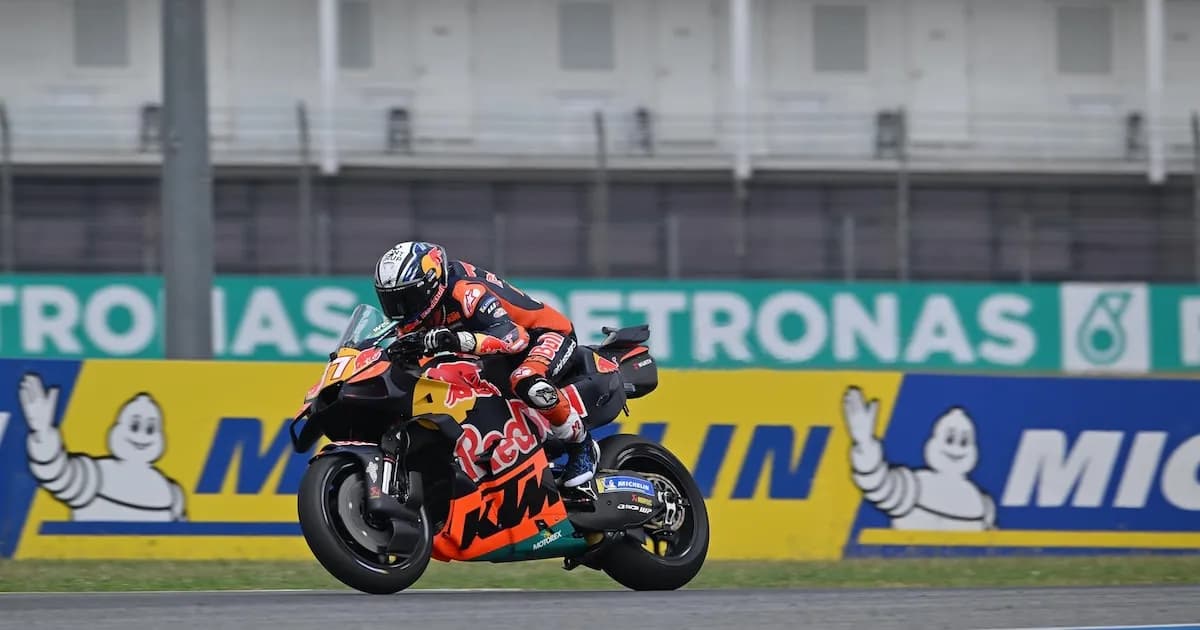 Pedro Acosta se consagra en Tailandia tras un final polémico frente a Márquez