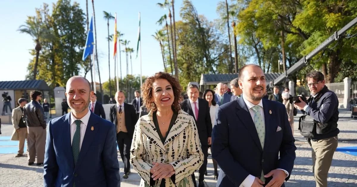 Montero insta a Moreno a priorizar infraestructuras en Adamuz tras reconocimiento local