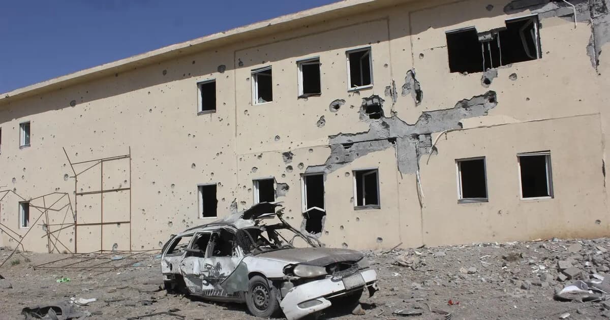 Afganistán reporta la muerte de 52 civiles tras bombardeos de Pakistán