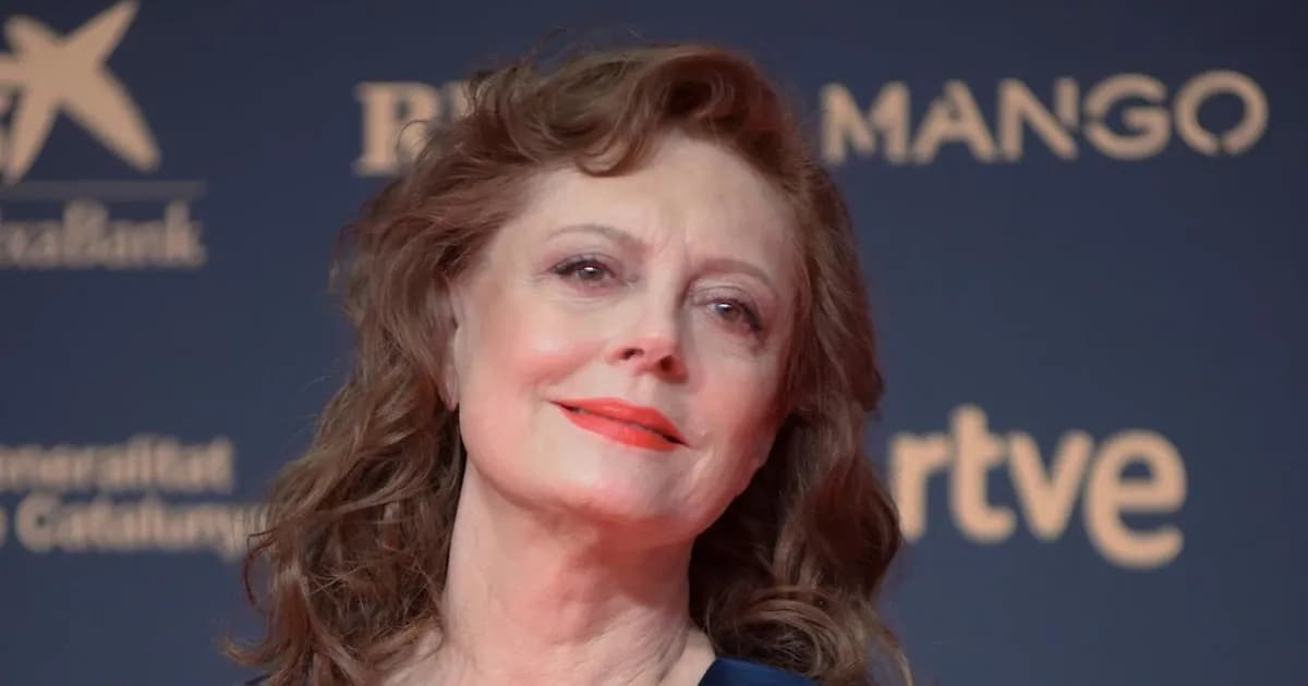 Susan Sarandon deslumbra en los Goya 2026 con un elegante vestido-esmoquin de Armani