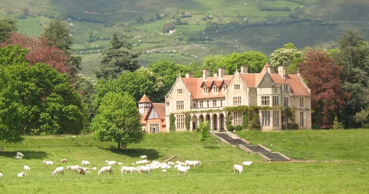 El Palacio de los Hornillos: Historia, Cine y Exclusividad en Cantabria