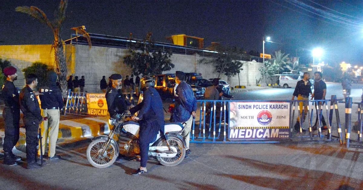 Explosión de gas causa el derrumbe de un edificio en Karachi: 16 muertos y 20 heridos