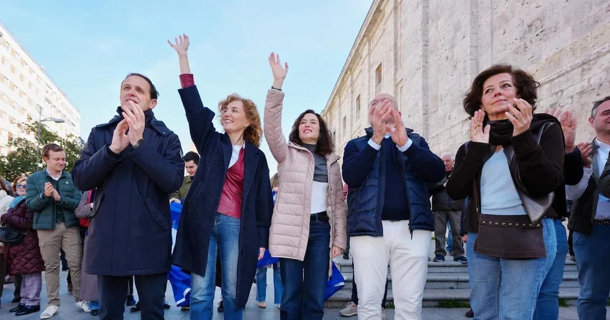 Ayuso llama a votar al PP para relegar al PSOE y cambiar la historia política de España